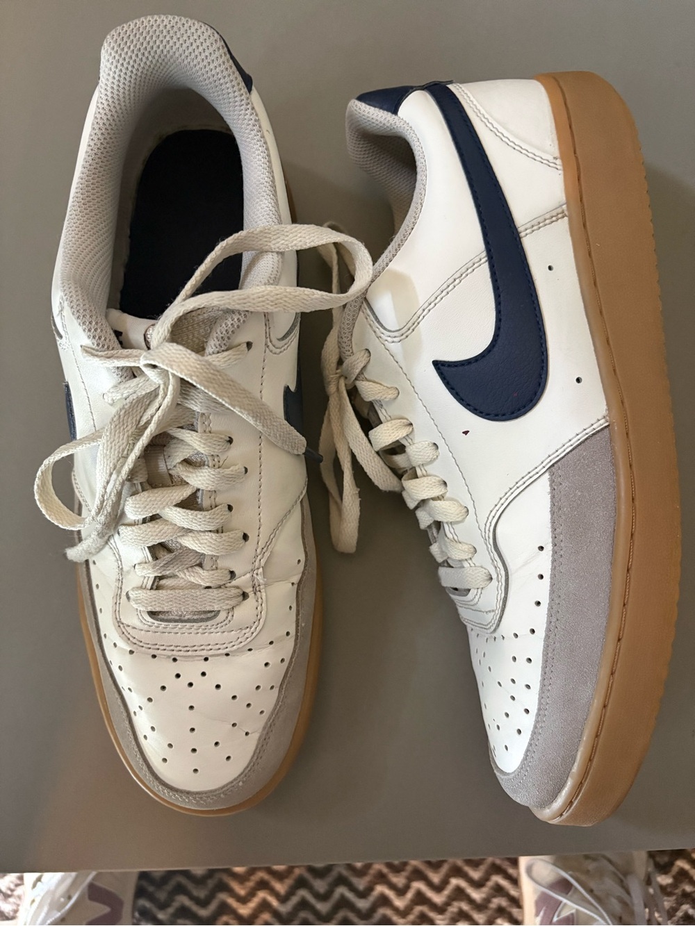 Nike White and Navy Low-Top Sneakers with Gum Sole